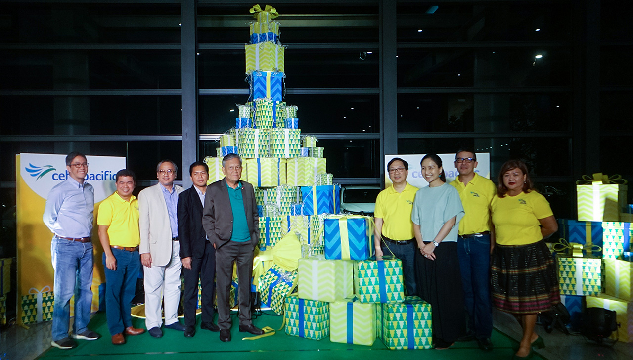 Cebu Pacific Spreads the Holiday Cheer At NAIA Terminals 3 & 4