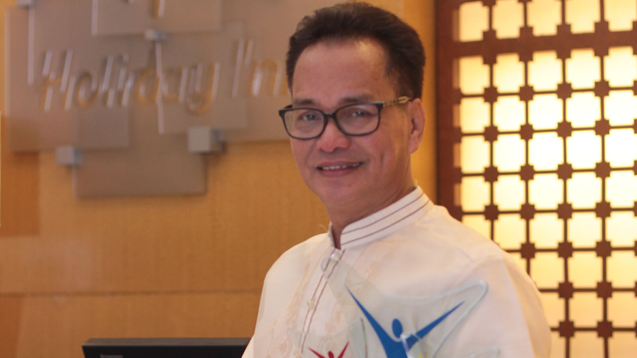 Holiday Inn Manila Galleria Employee named "Supervisor of the Year" 