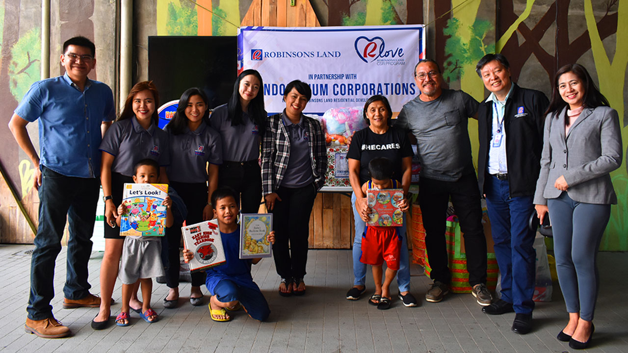 Robinsons Land Brings Joy to Less Fortunate Kids with Donated Books & Toys 