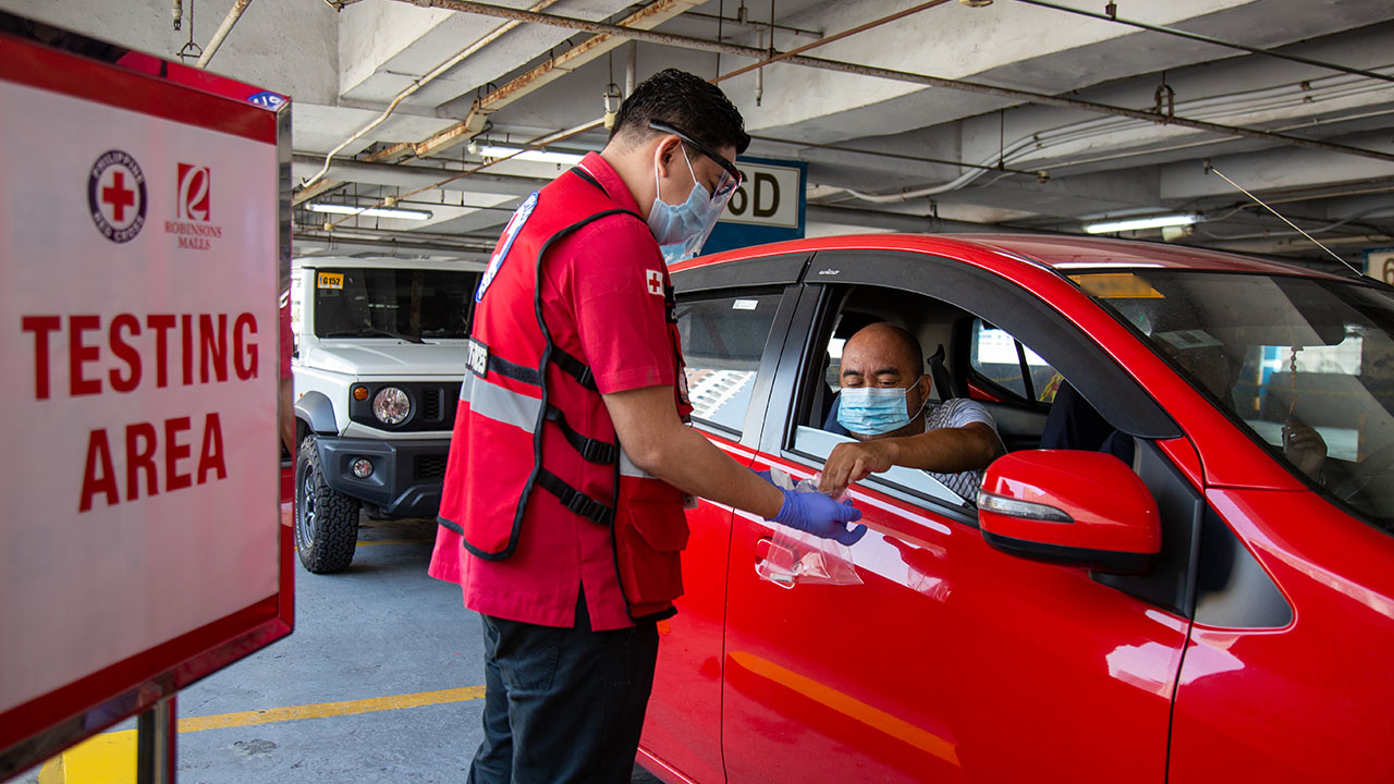  Robinsons Malls Hosts 20 Sites for PRCs Drive-Through Saliva Testing